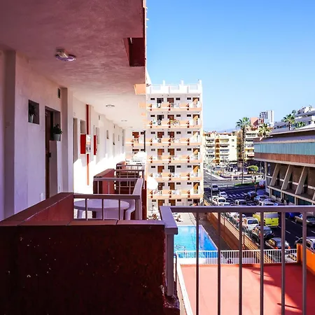 Modern Close To The With Pool Apartamento