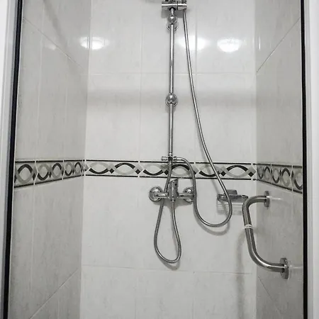 Apartamento Modern Close To The With Pool