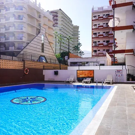 Modern Close To The With Pool Apartamento *
